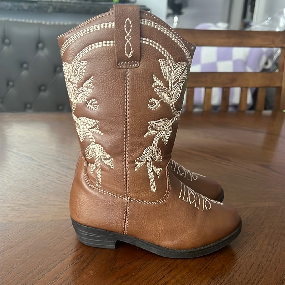 Brown Western Cowboy Boots with Embroidered Design